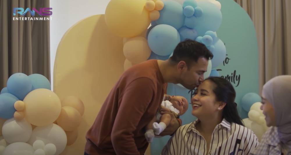 baby Rayyanza main ke rumah baby Leslar (youtube.com/ransentertainment)