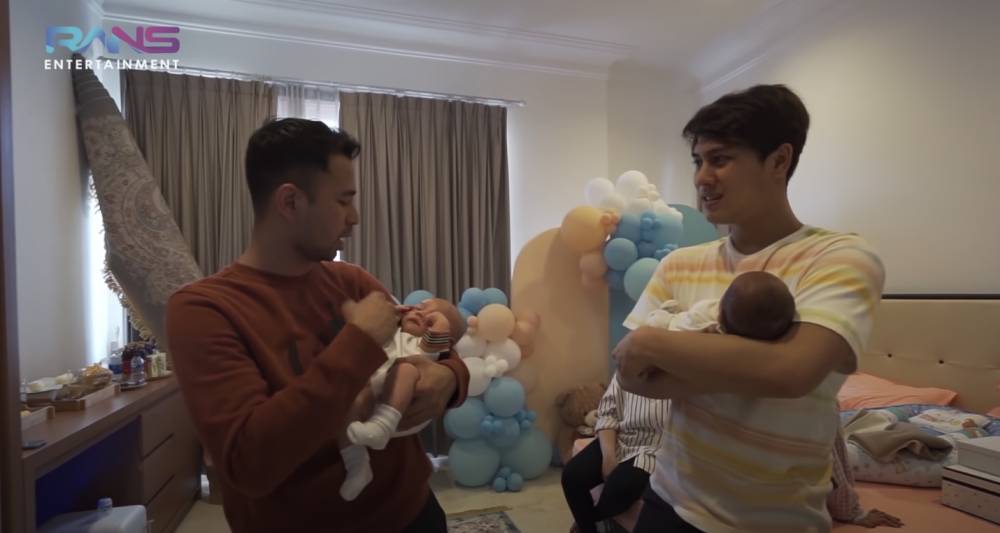 baby Rayyanza main ke rumah baby Leslar (youtube.com/ransentertainment)