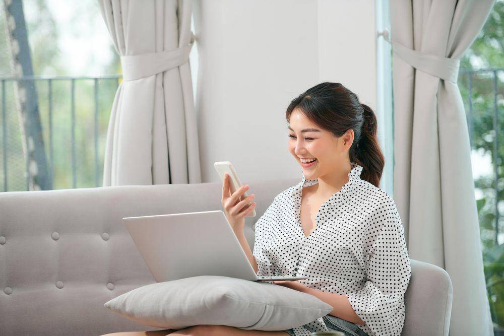Ilustrasi wanita menggunakan layanan telemedicine (Shutterstock/Makistock)