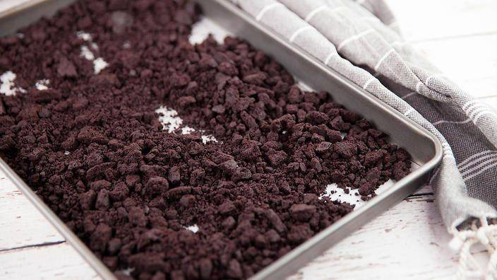 ilustrasi chocolate crumble (sbs.com.au)