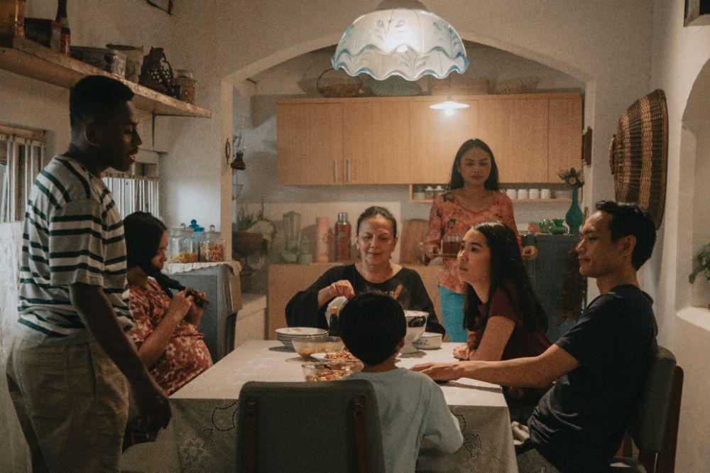 5 Alasan Nonton Film Just Mom, Langsung Kepikiran Masa Tua Ibu