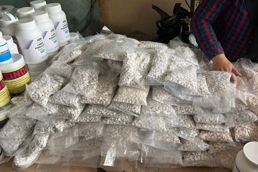 Polisi Gerebek Pabrik Obat Keras di Bogor, 6 Orang Jadi Tersangka