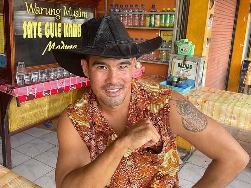 10 Potret Damian Hoo, Kreator Konten Bule yang Suka Makanan Indonesia