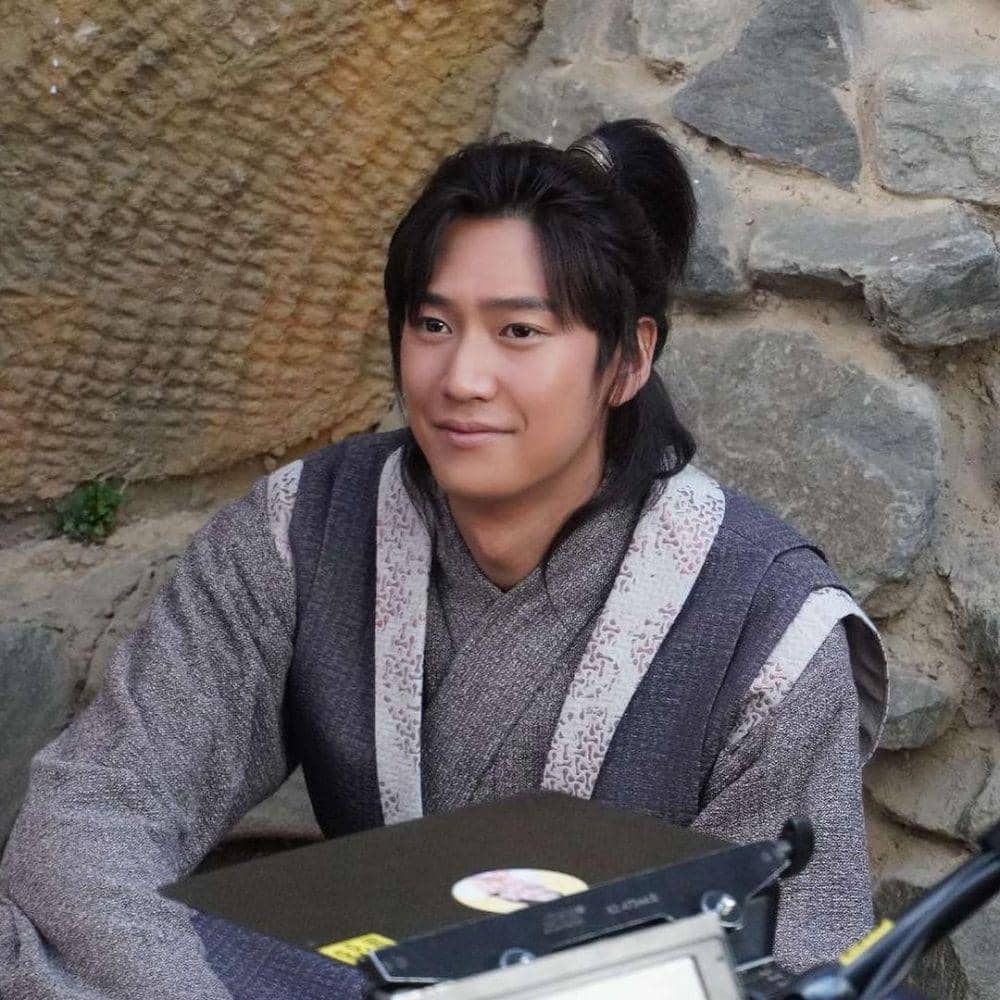 Na In Woo di drama River Where the Moon Rises (instagram.com/10042n00)