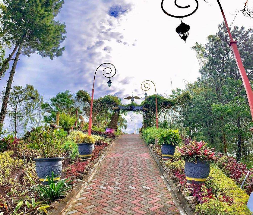 Taman Langit (instagram.com/tamanlangit_gunungbanyak)