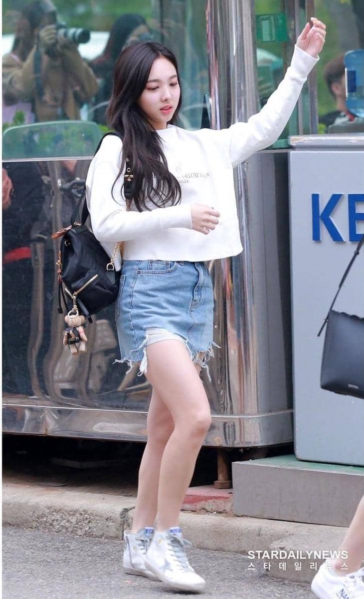 crop top Nayeon Twice (instagram.com/trendfashiontwice)