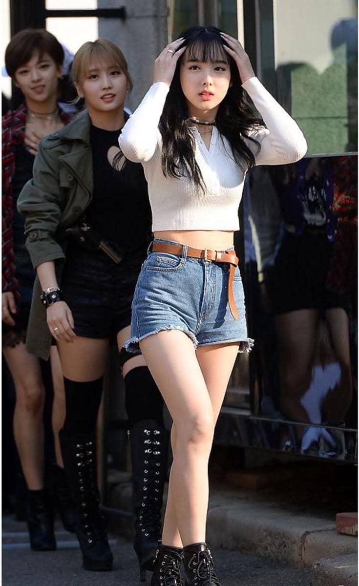 crop top Nayeon Twice (instagram.com/trendfashiontwice)