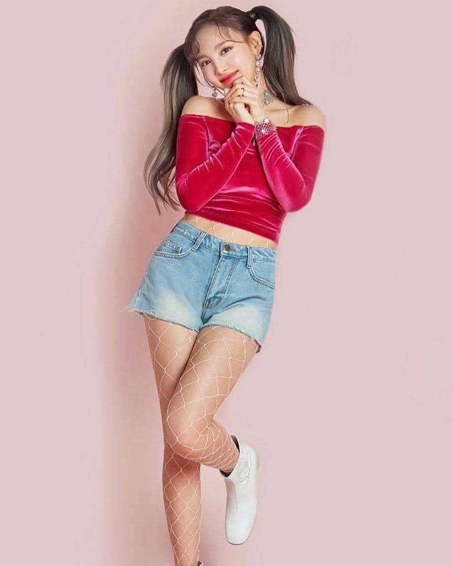 crop top Nayeon Twice (instagram.com/trendfashiontwice)