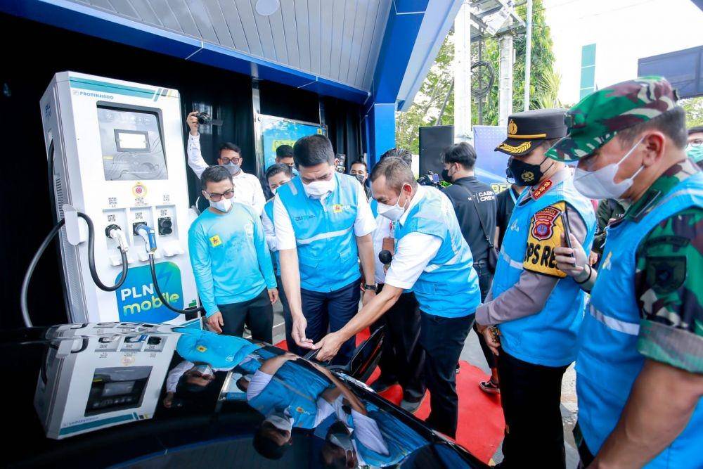 Stasiun Pengisian Kendaraan Listrik Umum (SPKLU) resmi berdiri di Samarinda Kaltim. Foto PLN Kaltimra