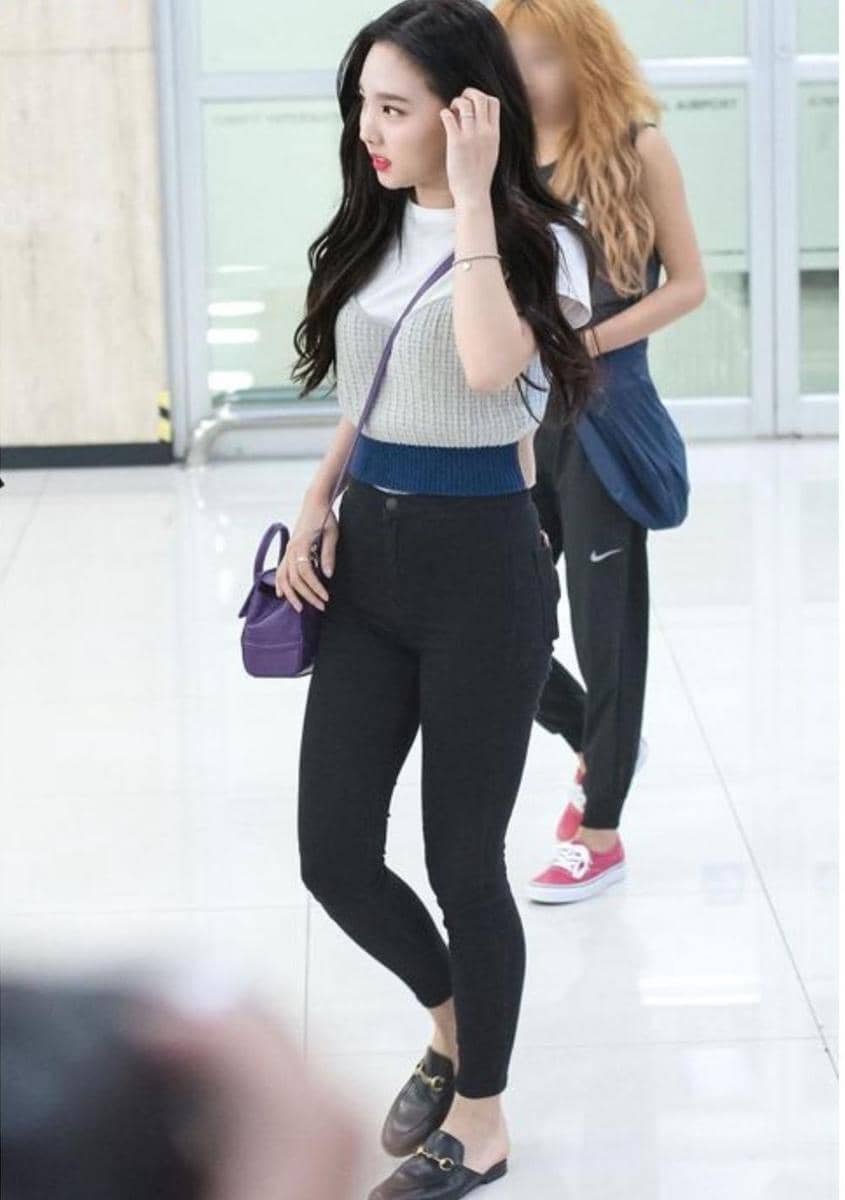 crop top Nayeon Twice (instagram.com/twicefashion00)