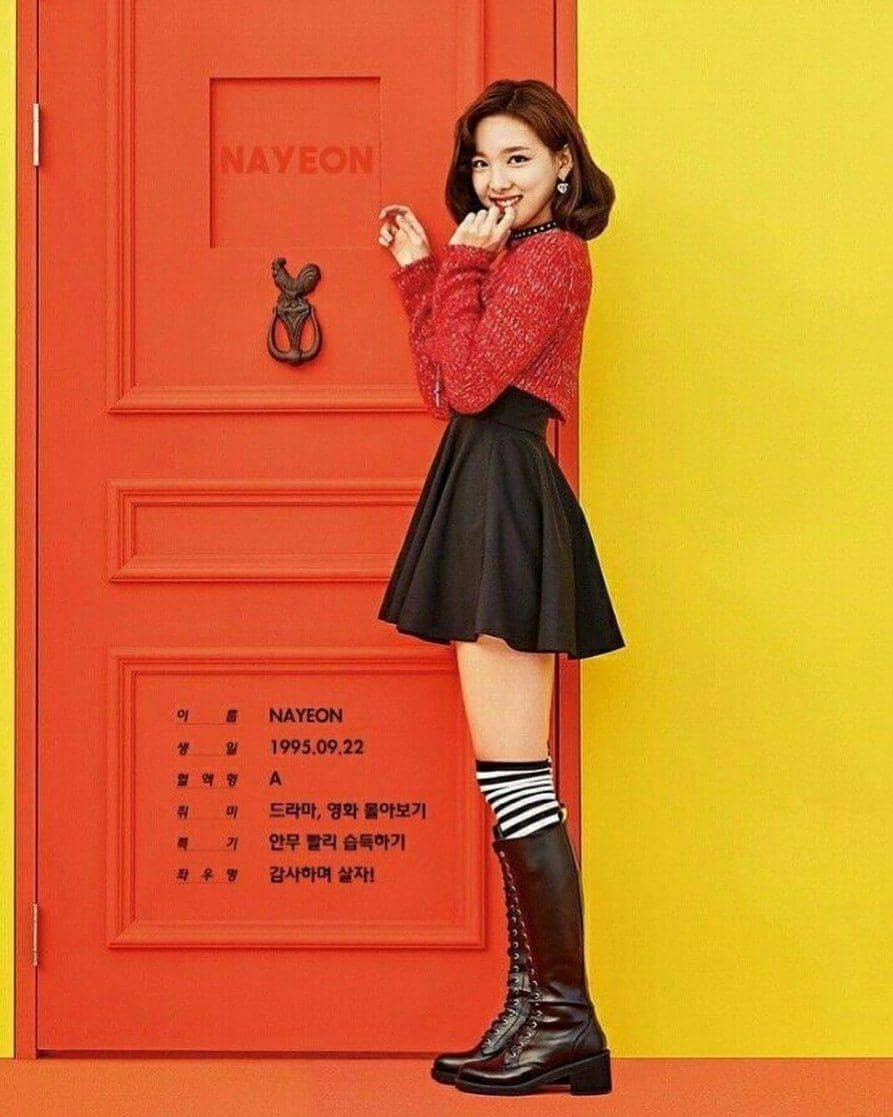 crop top Nayeon Twice (instagram.com/twicefashion00)