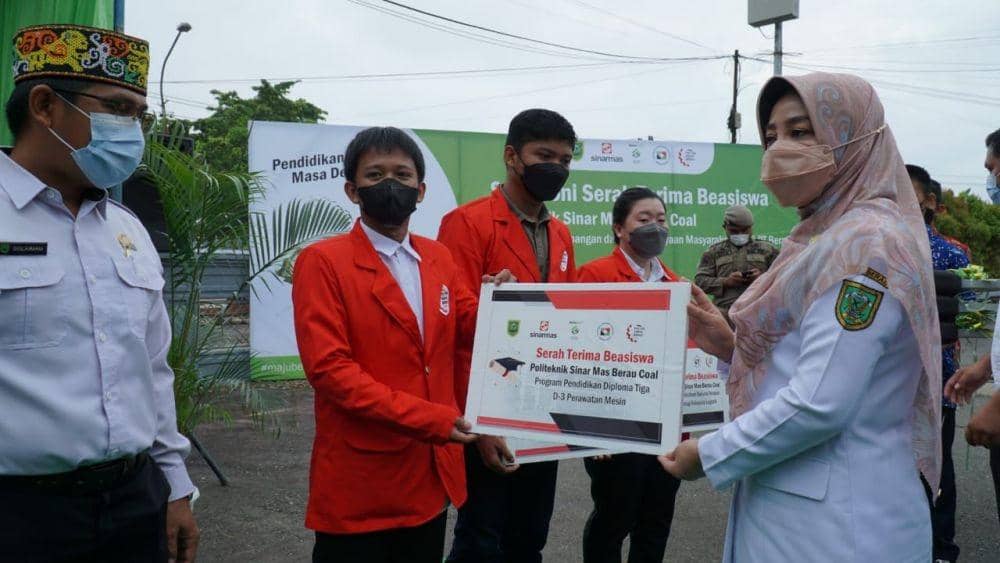 Bantuan CSR PT Berau Coal kepada masyarakat di Berau Kalimantan Timur. Foto Berau Coal