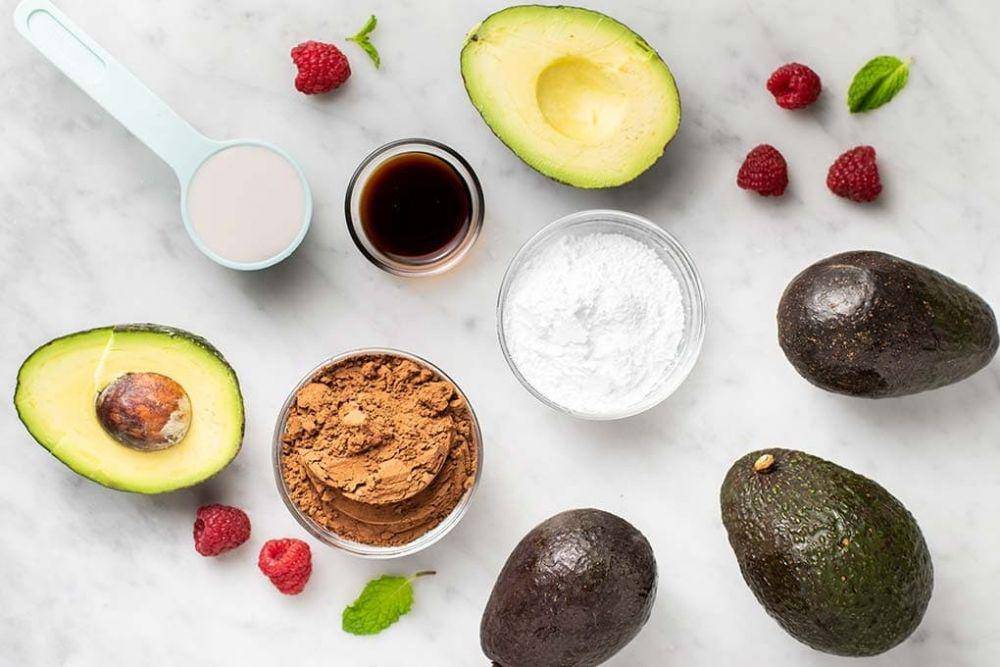 ilustrasi bahan untuk membuat brownies alpukat (blissfullylowcarb.com)