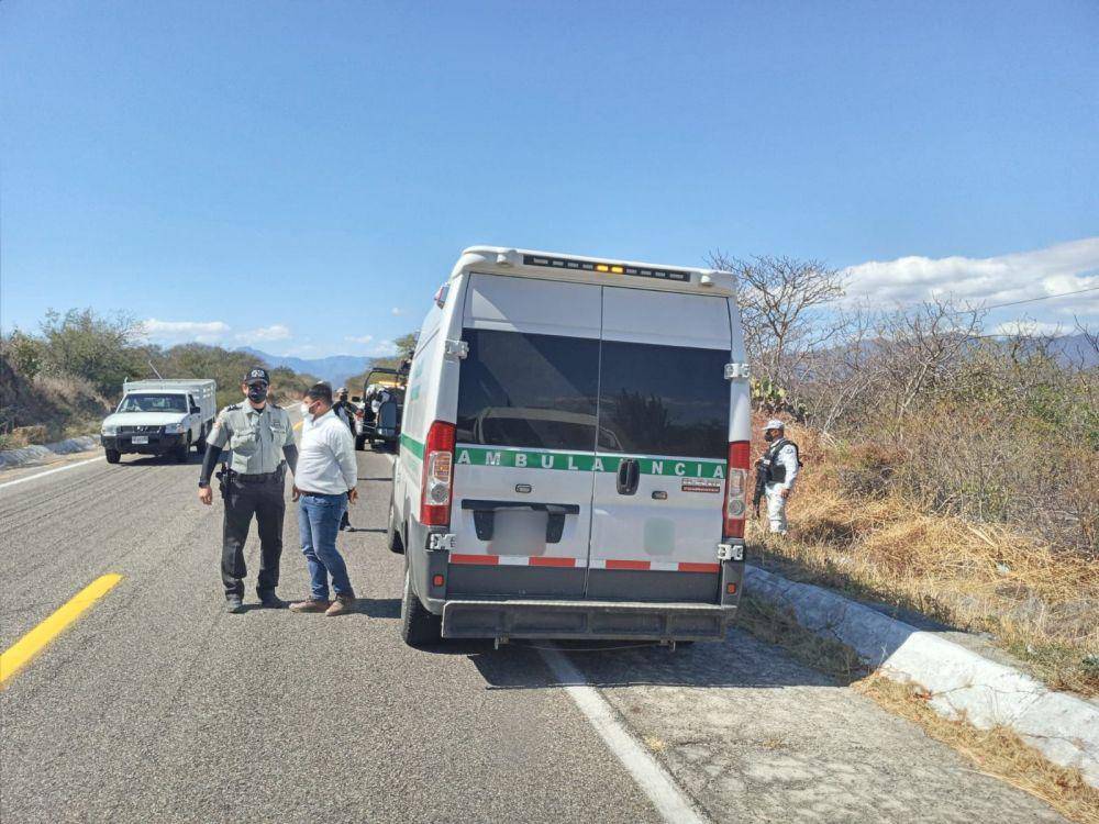 Ambulan palsu pengangkut migran Nikaragua di Oaxaca, Meksiko. (twitter.com/INAMI_mx)