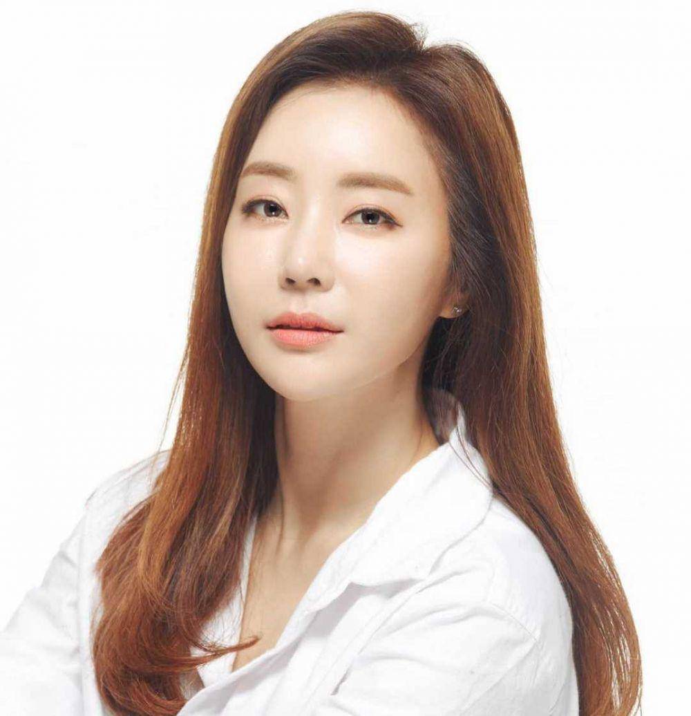Ban Min Jung (instagram.com/attrice.b)
