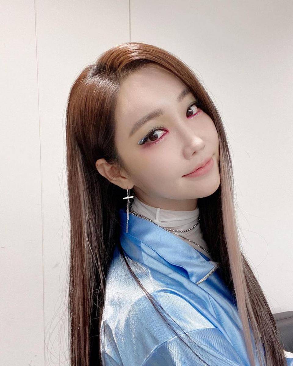 Lee Yoo Ri (instagram.com/leeyuri007)