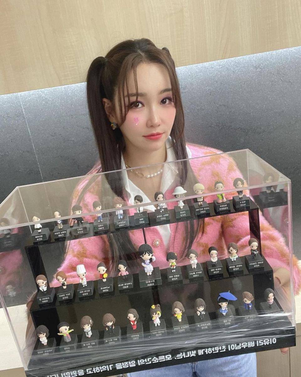 Lee Yoo Ri (instagram.com/leeyuri007)