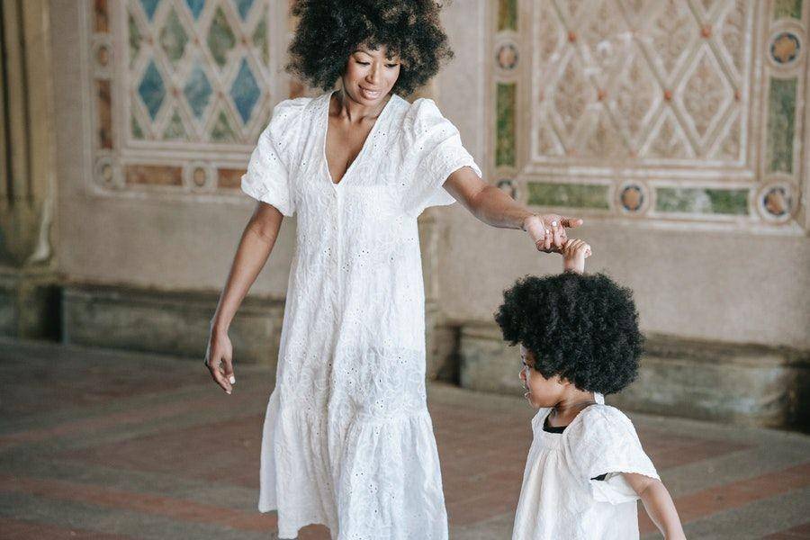 ilustrasi ibu dan anak (pexels.com/@barbara-olsen)