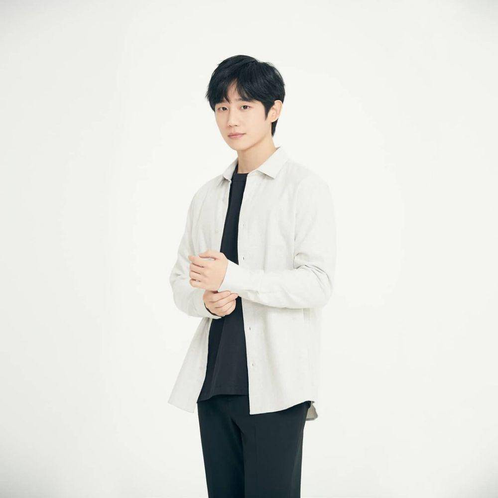 Jung Hae In (instagram.com/holyhaein)
