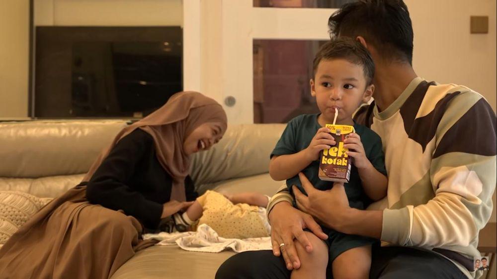 9 Potret Ria Ricis dan Ryan saat Jaga Kiano, Udah Siap Punya Anak?