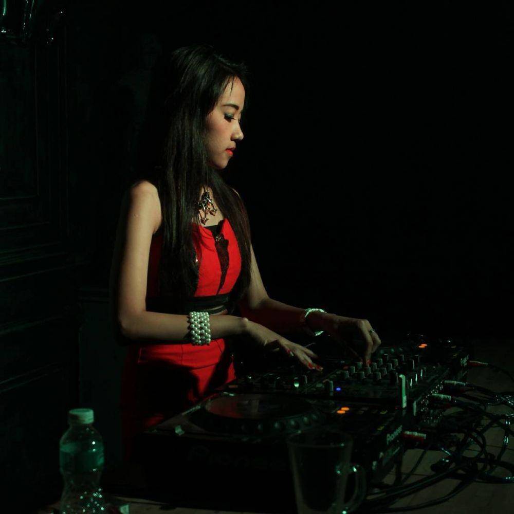 DJ Indah Cleo (instagram.com/dj.indahcleo)