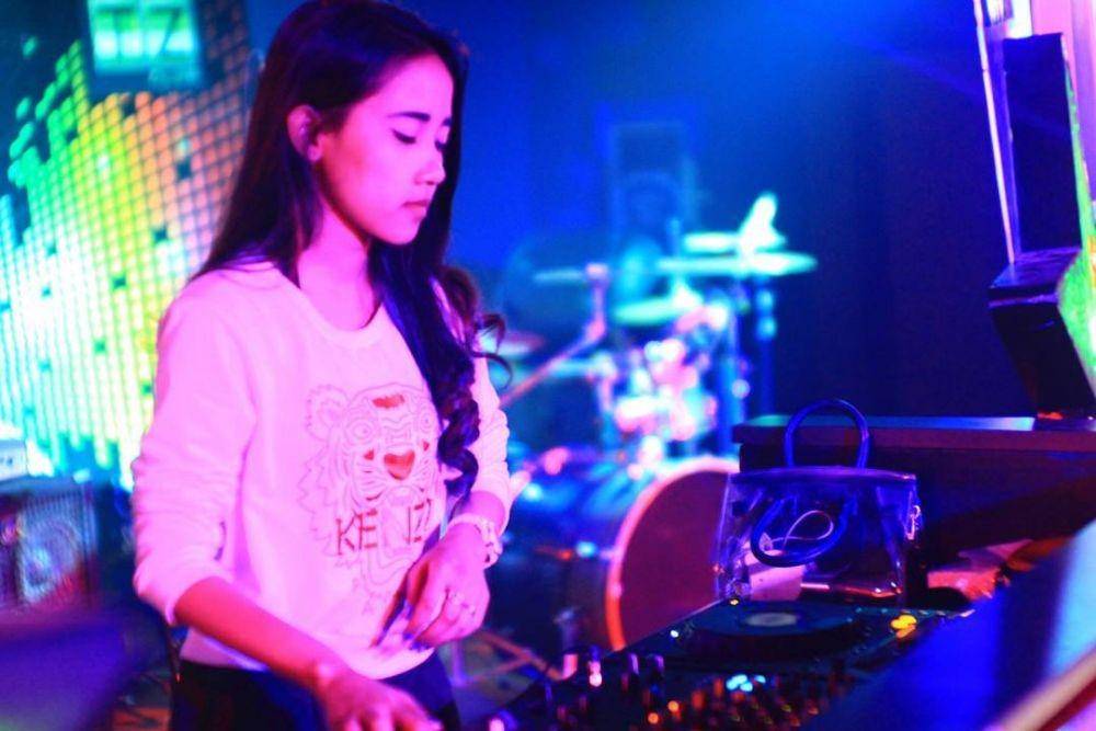 DJ Indah Cleo (instagram.com/dj.indahcleo)