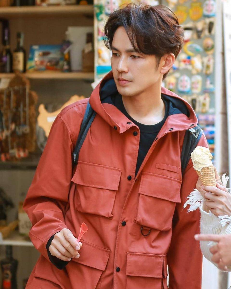 Wallace Chung (instagram.com/zhonghanliang.th)