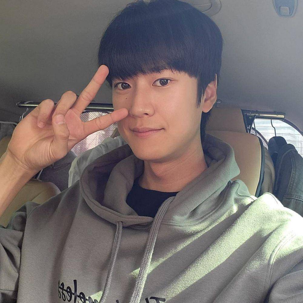 Na In Woo (instagram.com/10042n00)