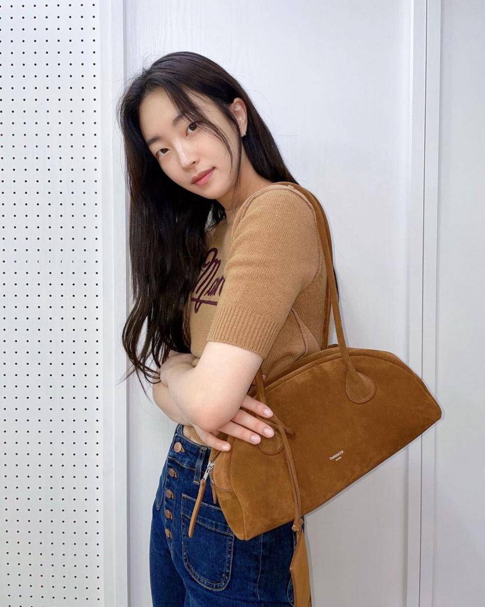 Ji Yi Soo (instagram.com/jiesuu)