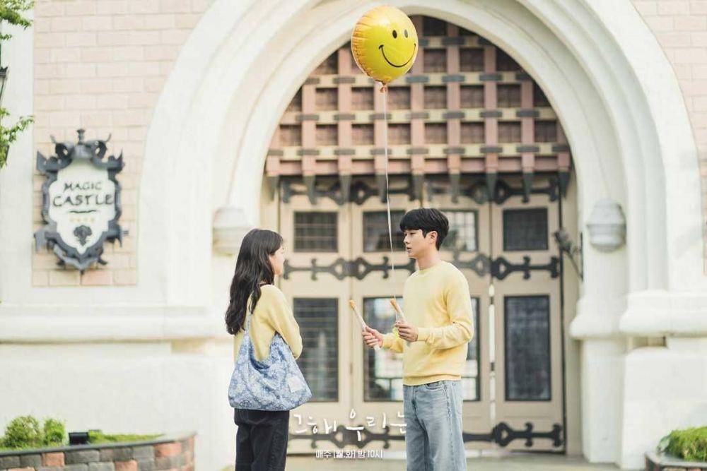 Kim Da Mi dan Choi Woo Shik di drama Korea Our Beloved Summer (instagram.com/sbsdrama.official)