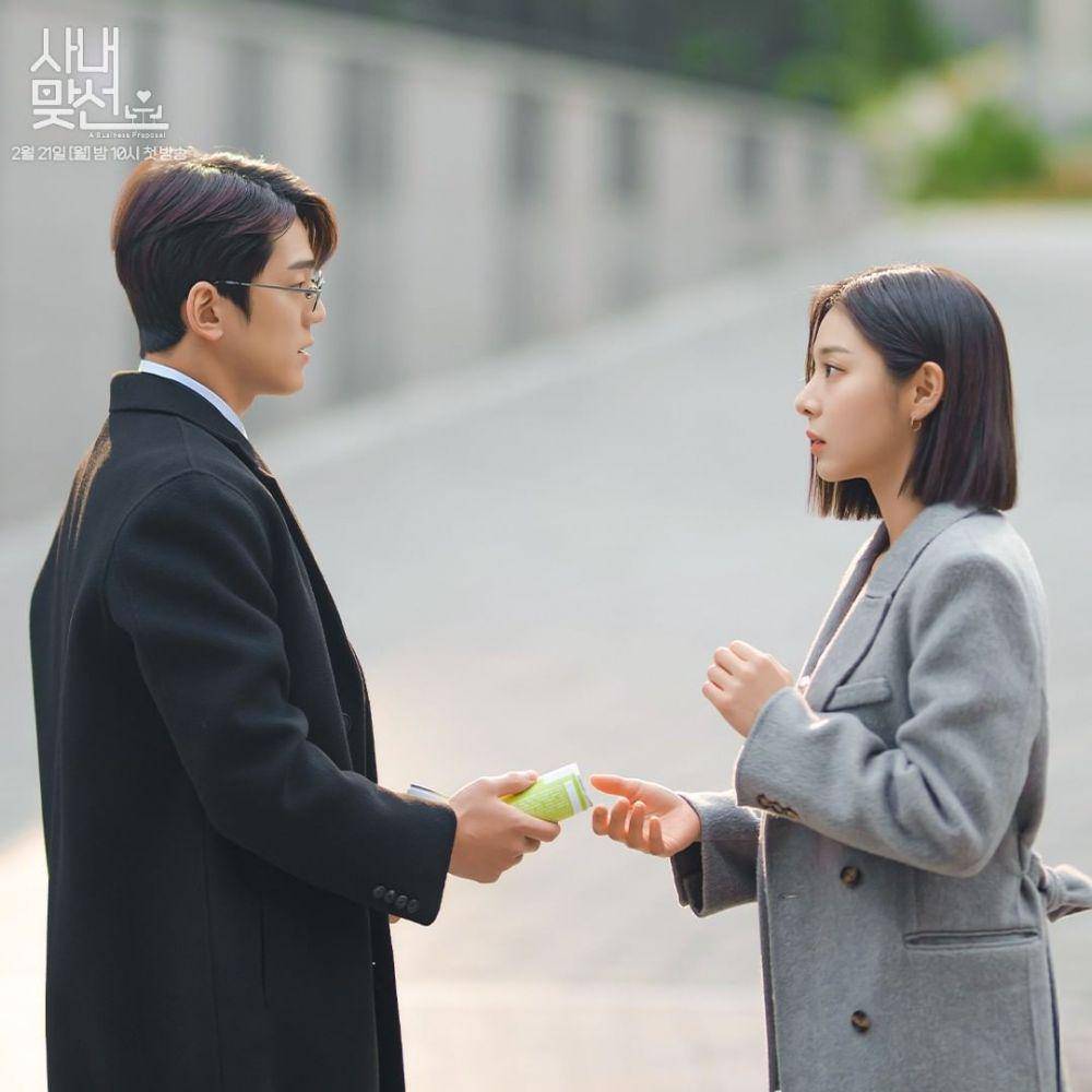 Kim Min Kyu dan Seol In Ah di drama Korea A Business Proposal. (instagram.com/sbsdrama.official)