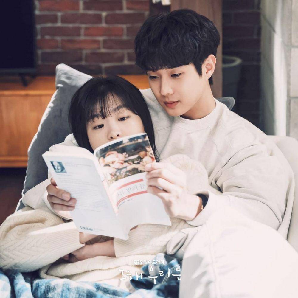 Kim Da Mi dan Choi Woo Shik di drama Korea Our Beloved Summer (instagram.com/sbsdrama.official)