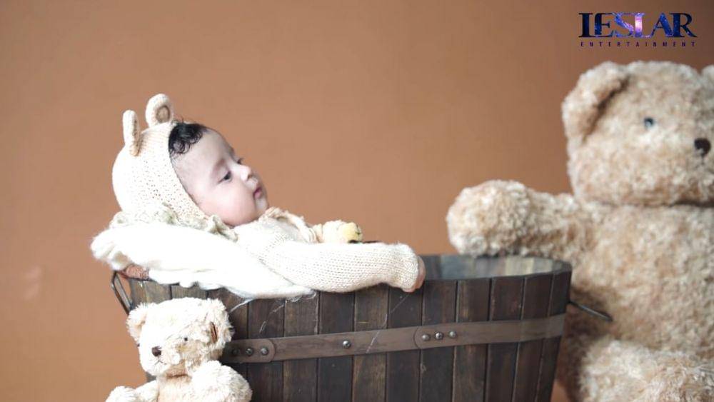 pemotretan baby Leslar dan Guzelim (YouTube.com/Leslar Entertainment)