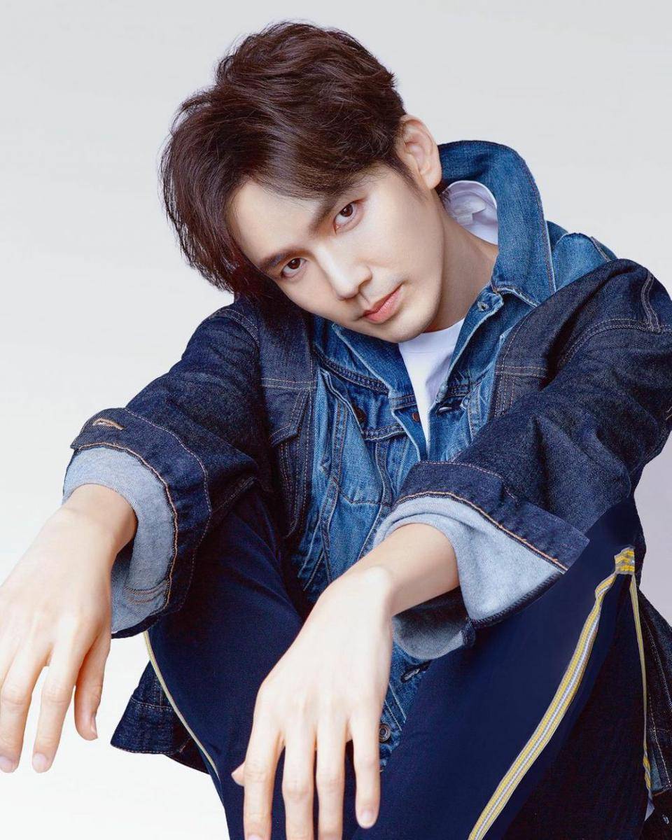 Wallace Chung (instagram.com/zhonghanliang.th)