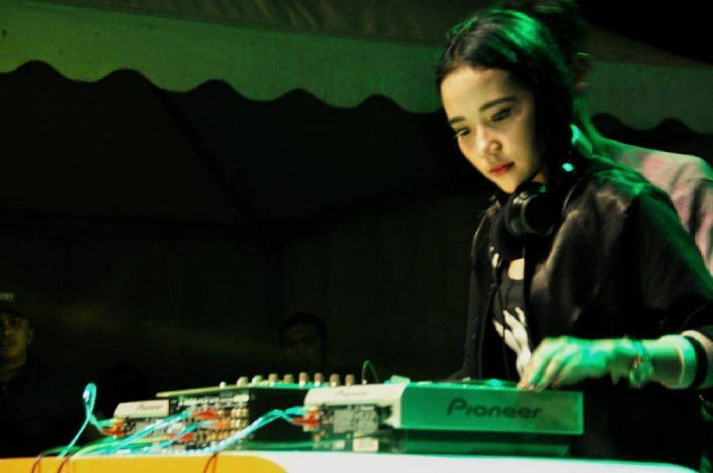 DJ Indah Cleo (instagram.com/dj.indahcleo)