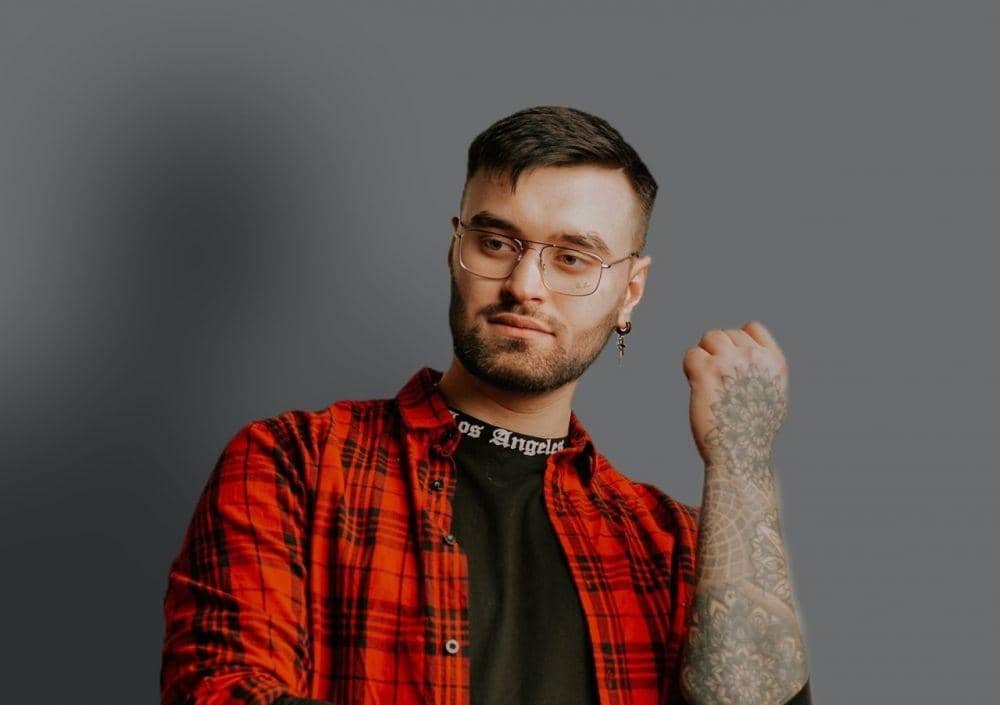 Ilustrasi dalam baju terlihat (pexels.com/Александр Полепк)