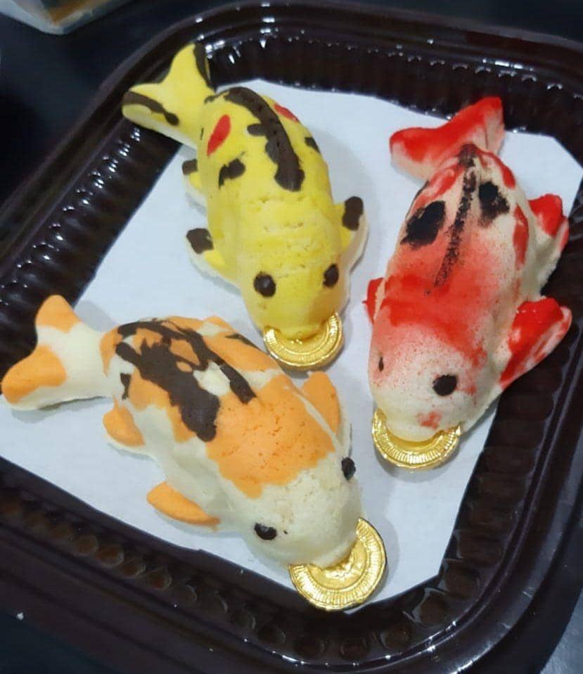 bolu ikan koi (instagram.com/mc_pasarbuah)