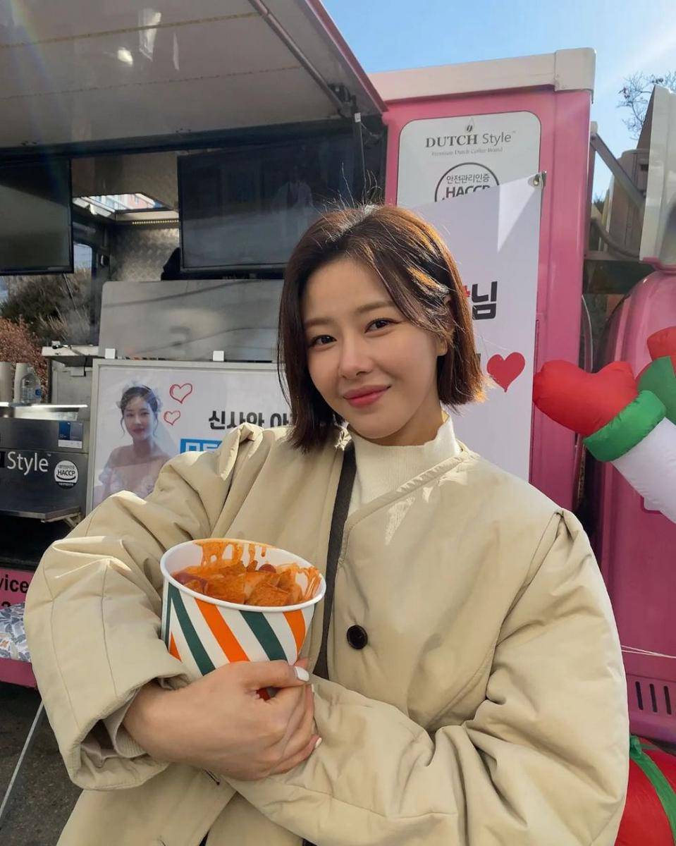 Park Hana (instagram.com/phanayo)