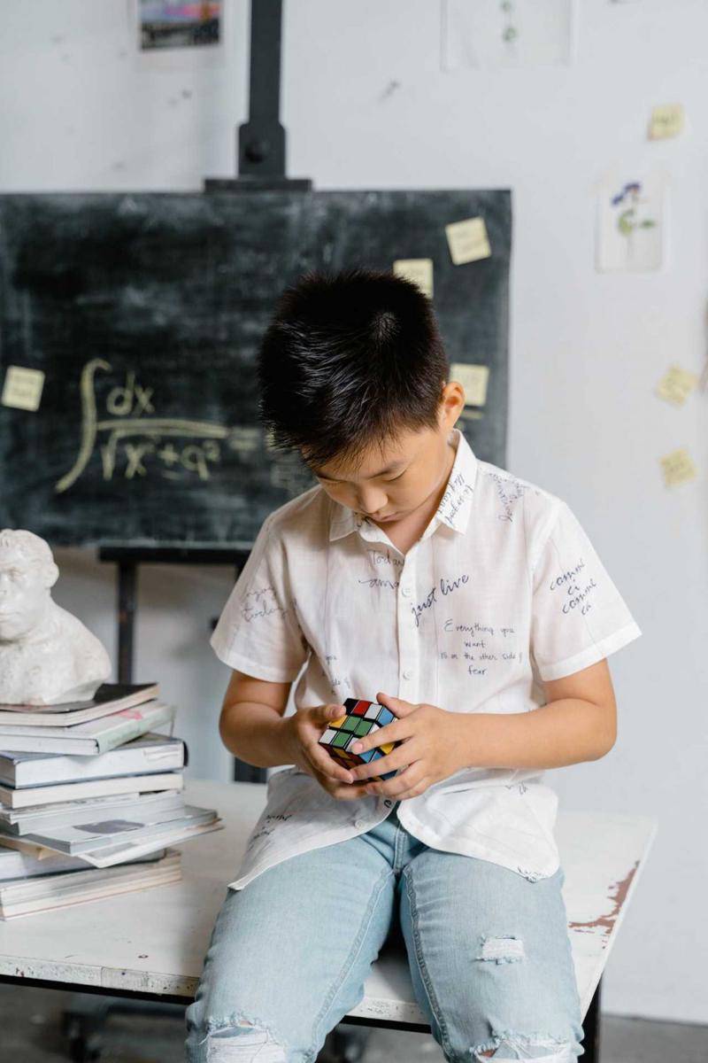 ilustrasi anak berimajinasi (pexels.com/MART PRODUCTION)