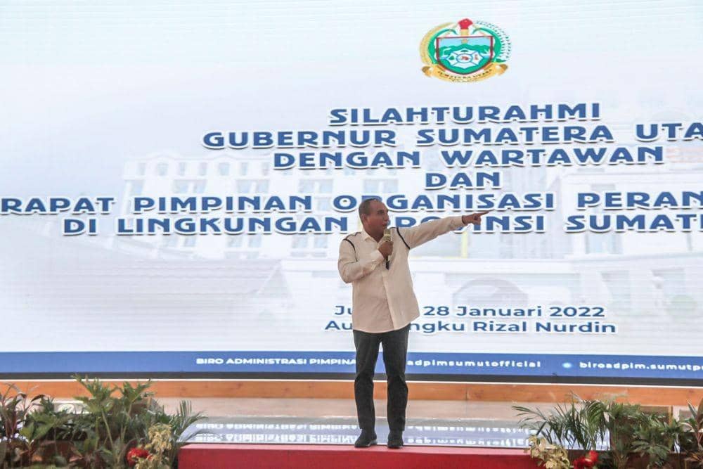 Gubernur Sumatera Utara (Sumut) Edy Rahmayadi menggelar pertemuan dengan para wartawan bersama seluruh pimpinan organisasi perangkat daerah (OPD) Pemerintah Provinsi (Pemprov) di Aula Tengku Rizal Nurdin, Rumah Dinas Gubernur, Jalan Jenderal Sudirman Nomor 41 Medan, Jumat (28/1). (DISKOMINFO SUMUT)