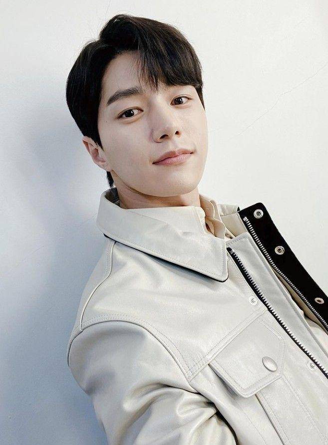Kim Myung Soo (instagram.com/kim_msl)