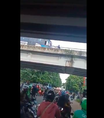 Cerita Heroik Sopir Transjakarta Gagalkan Aksi Bunuh Diri