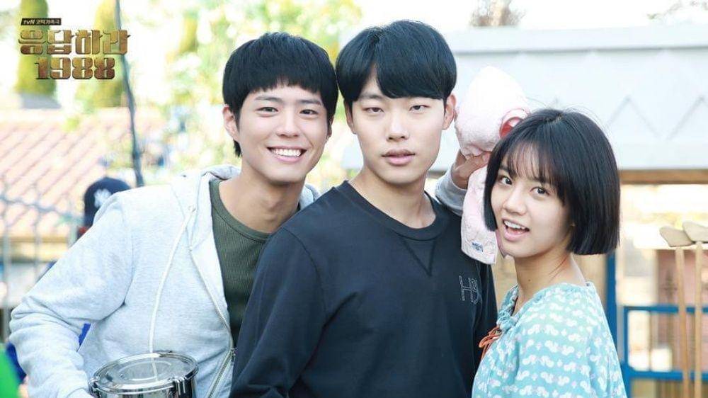 Park Bo Gum, Ryoo Joon Yeol, dan Hyeri dalam drama Reply 1988. (dok. tvN/Reply 1988)