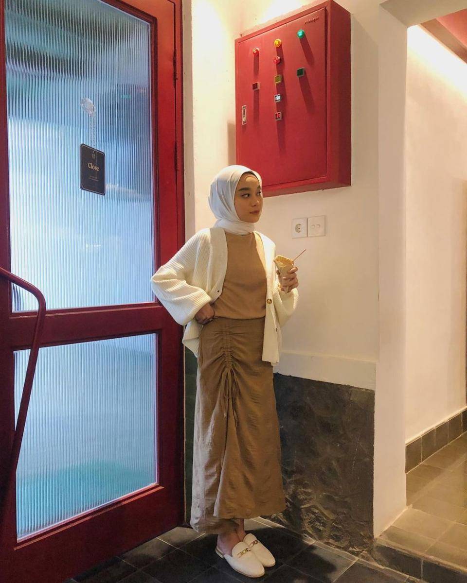 OOTD rok ala Narya Rahma. (instagram.com/naryarahma)