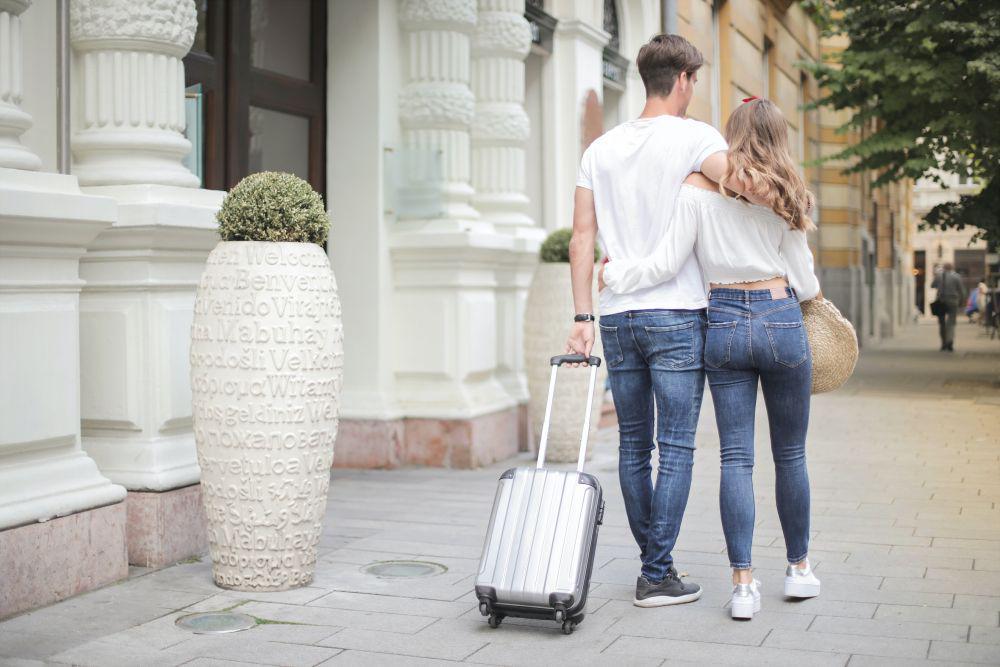 Ilustrasi pasangan honeymoon (pexels.com/Andra Piacquadio)