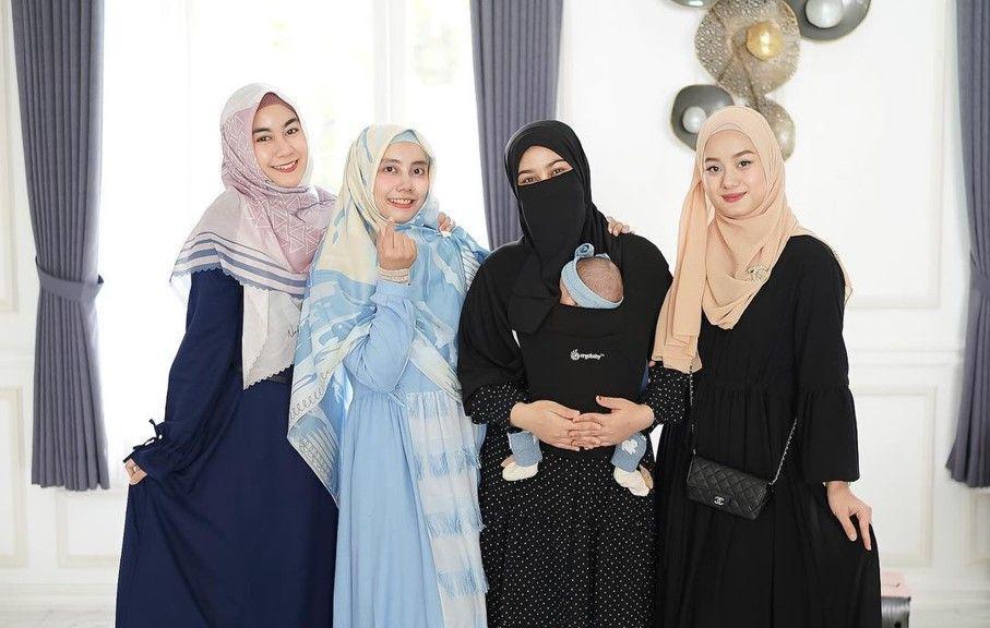 9 Potret Akrab para Istri Personel ADAM, Anggun dan Menawan!