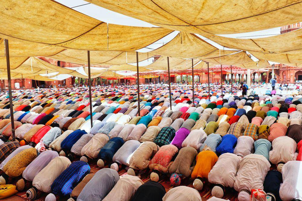 ilustrasi salat berjama'ah (unsplash.com/shivam garg)