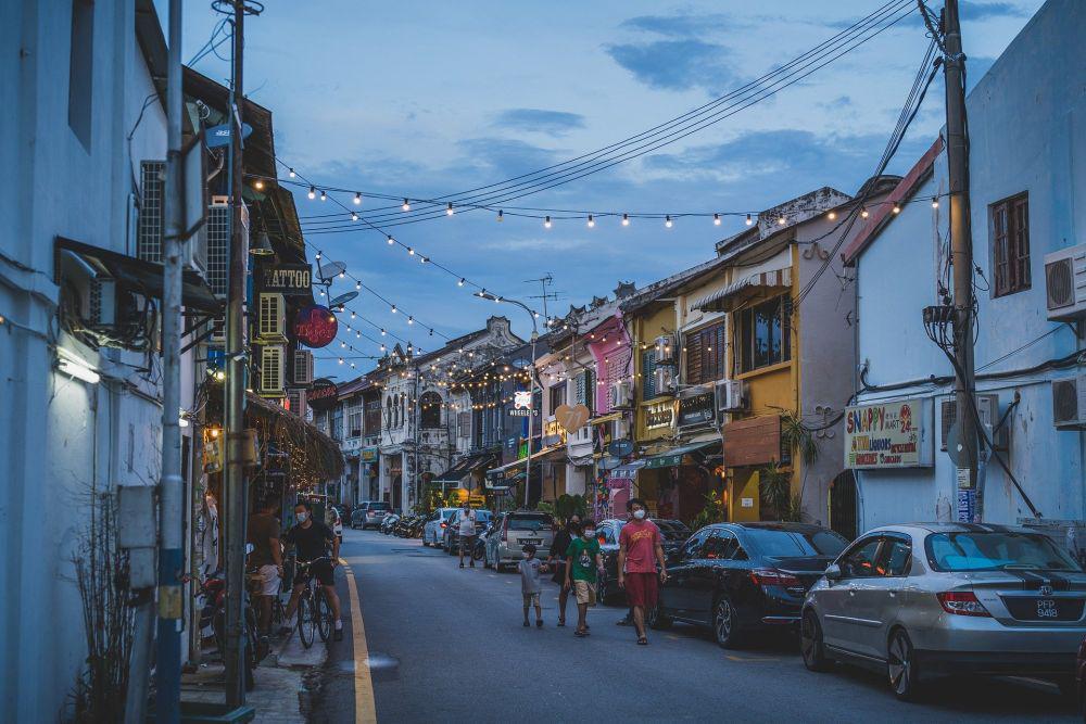 ilustrasi jalanan kota kecil (pixabay.com/THAM YUAN YUAN)