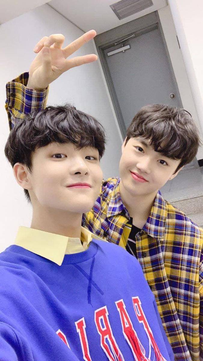 Jihoon dan Doyoung TREASURE (twitter.com/treasuremembers)