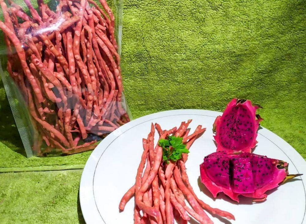 stik buah naga (instagram.com/kaiionshop)
